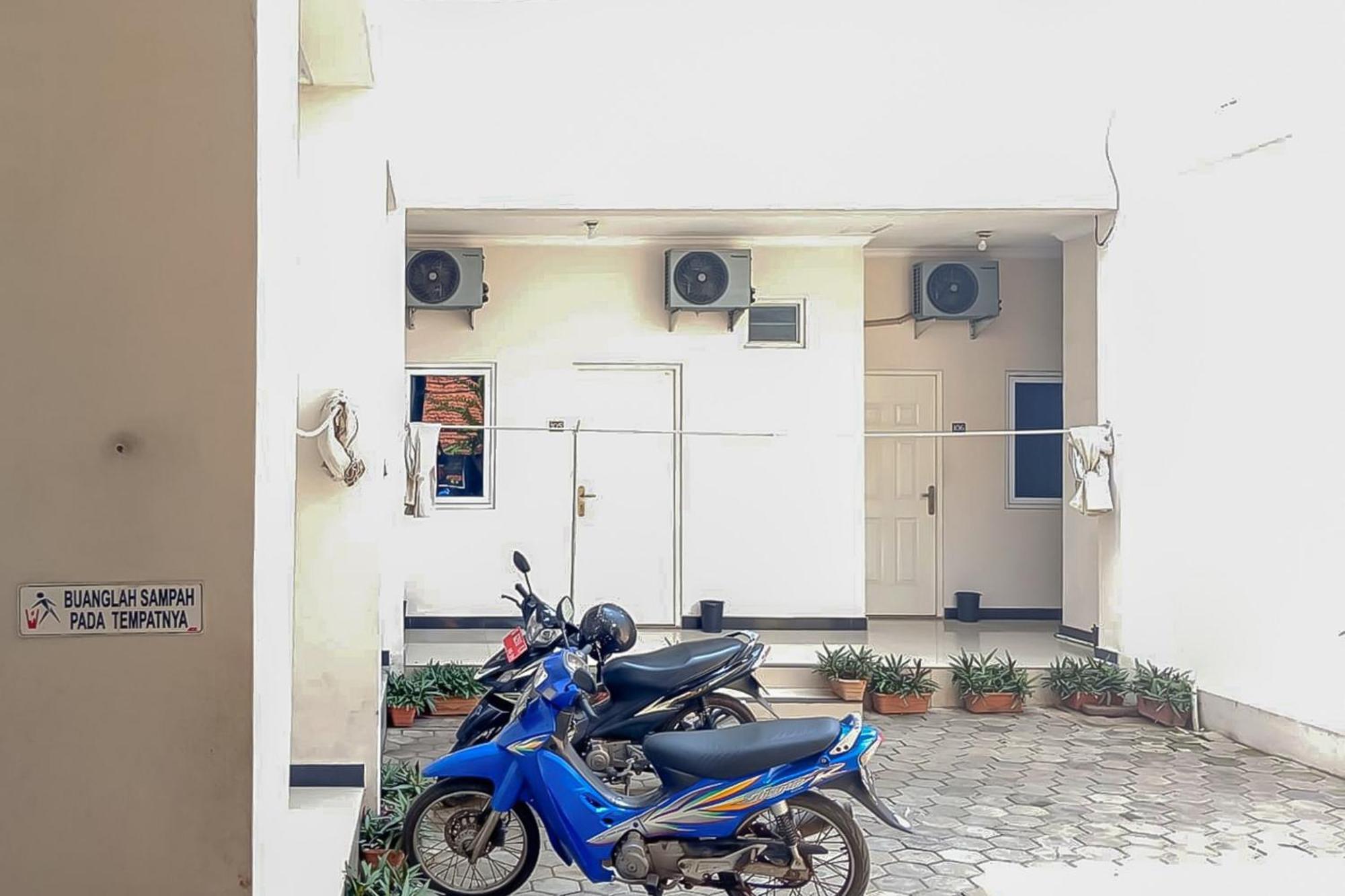 Waringin Guest House Tegal Mitra Reddoorz Экстерьер фото