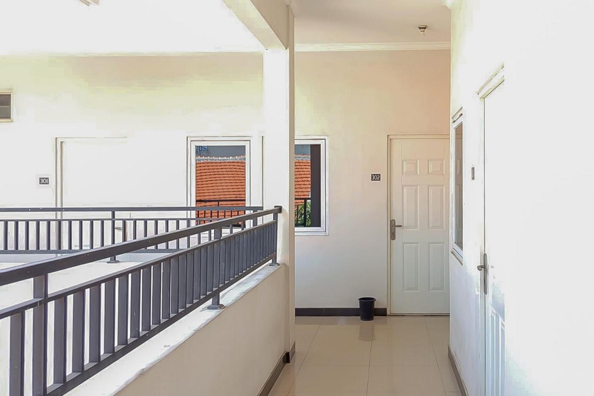 Waringin Guest House Tegal Mitra Reddoorz Экстерьер фото