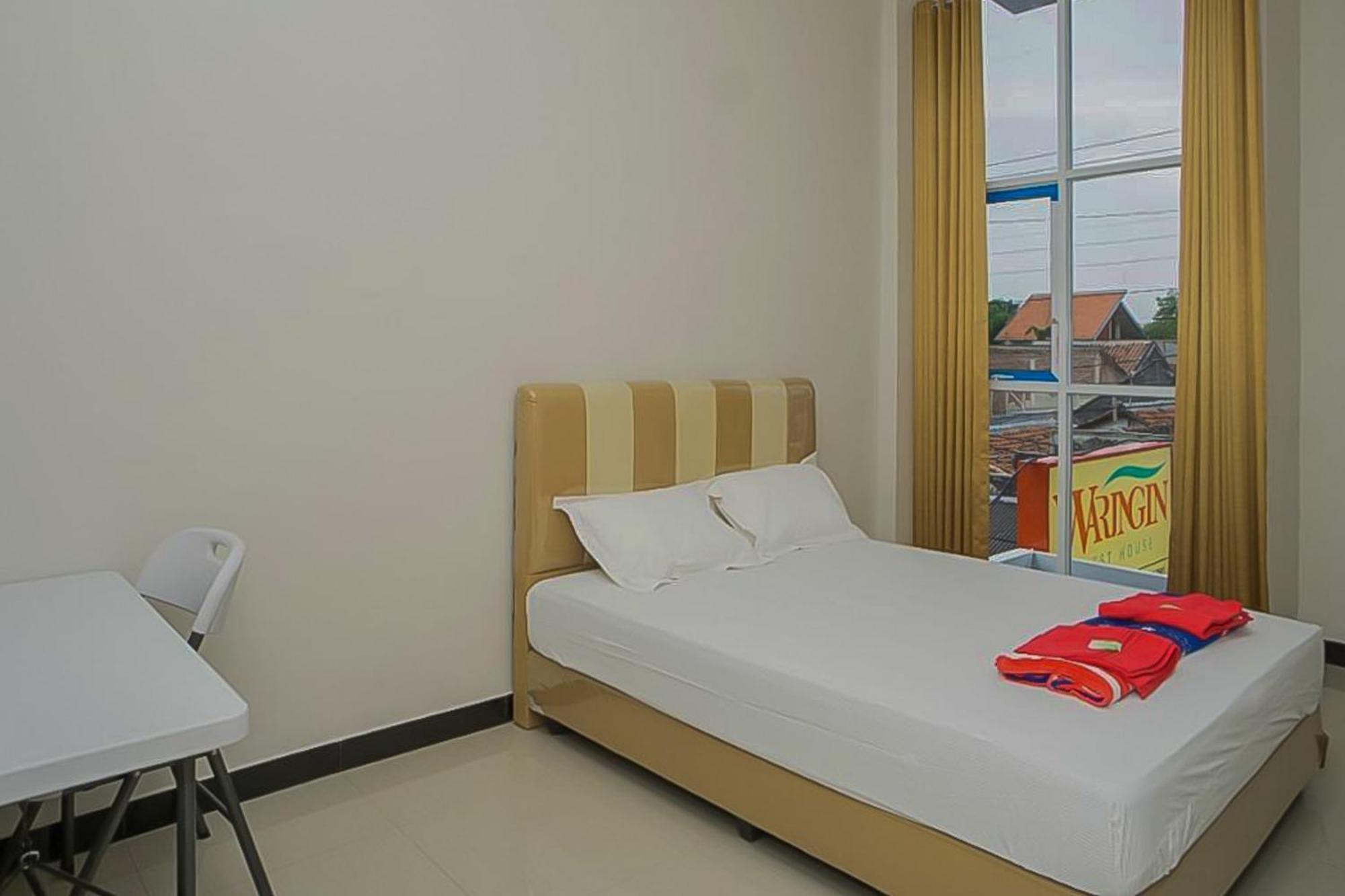Waringin Guest House Tegal Mitra Reddoorz Экстерьер фото