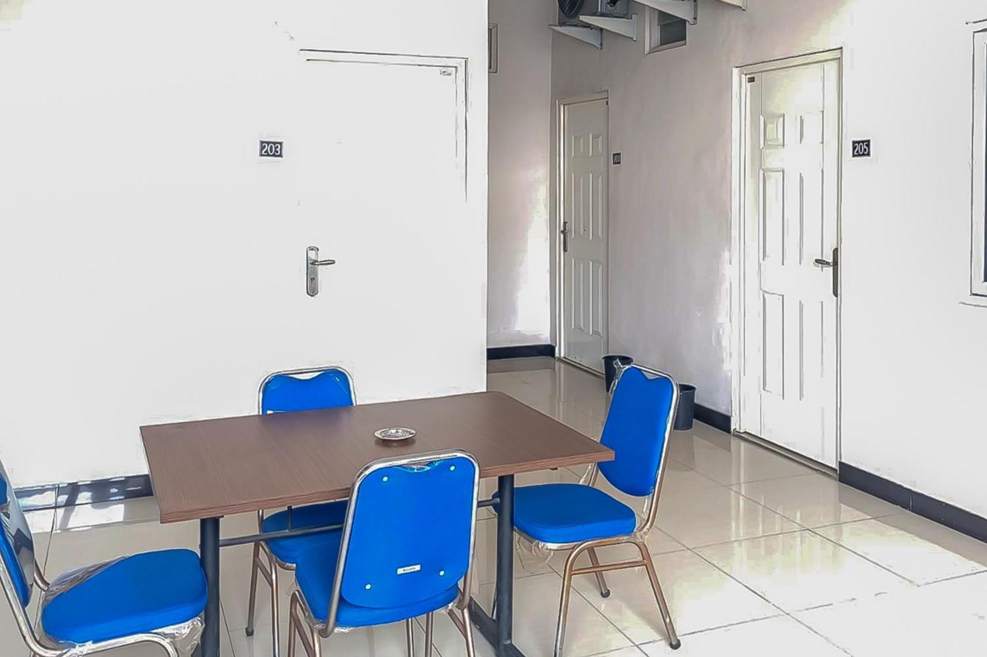 Waringin Guest House Tegal Mitra Reddoorz Экстерьер фото